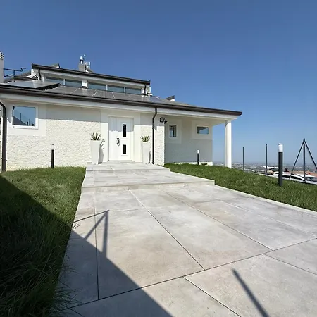 Remi Villa