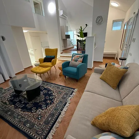 Remi Villa